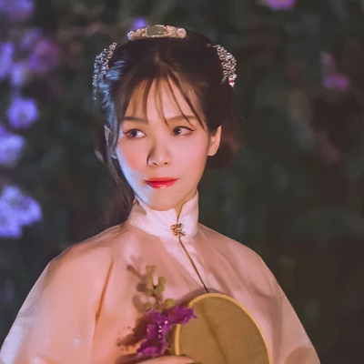紫薇花開(kāi)帶團(tuán)扇女生頭像，唯美古風(fēng)真人頭像