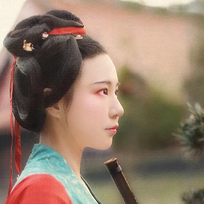 文藝吹笛女生頭像，唯美古風(fēng)真人頭像