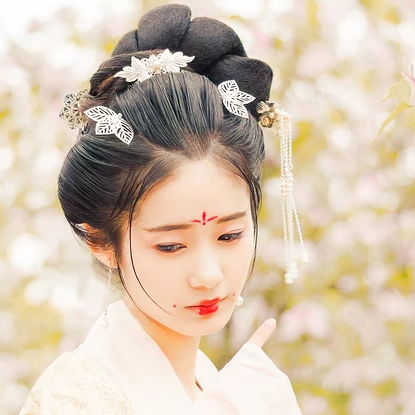 氣質(zhì)花朵帶傘女生頭像，唯美古風(fēng)真人頭像