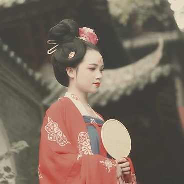 唐園帶團(tuán)扇女生頭像，唯美古風(fēng)真人頭像