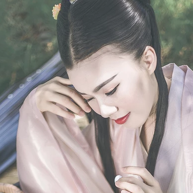 文藝氣息帶團(tuán)扇女生頭像，唯美古風(fēng)真人頭像