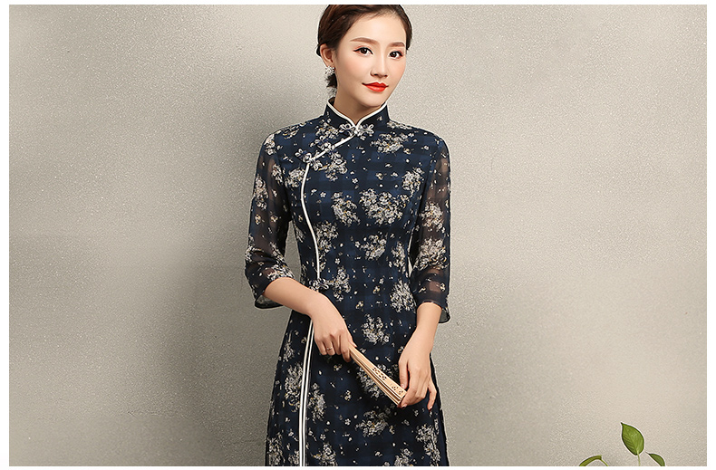 復(fù)古格子藍(lán)侶旗袍，藏藍(lán)色印花旗袍裙