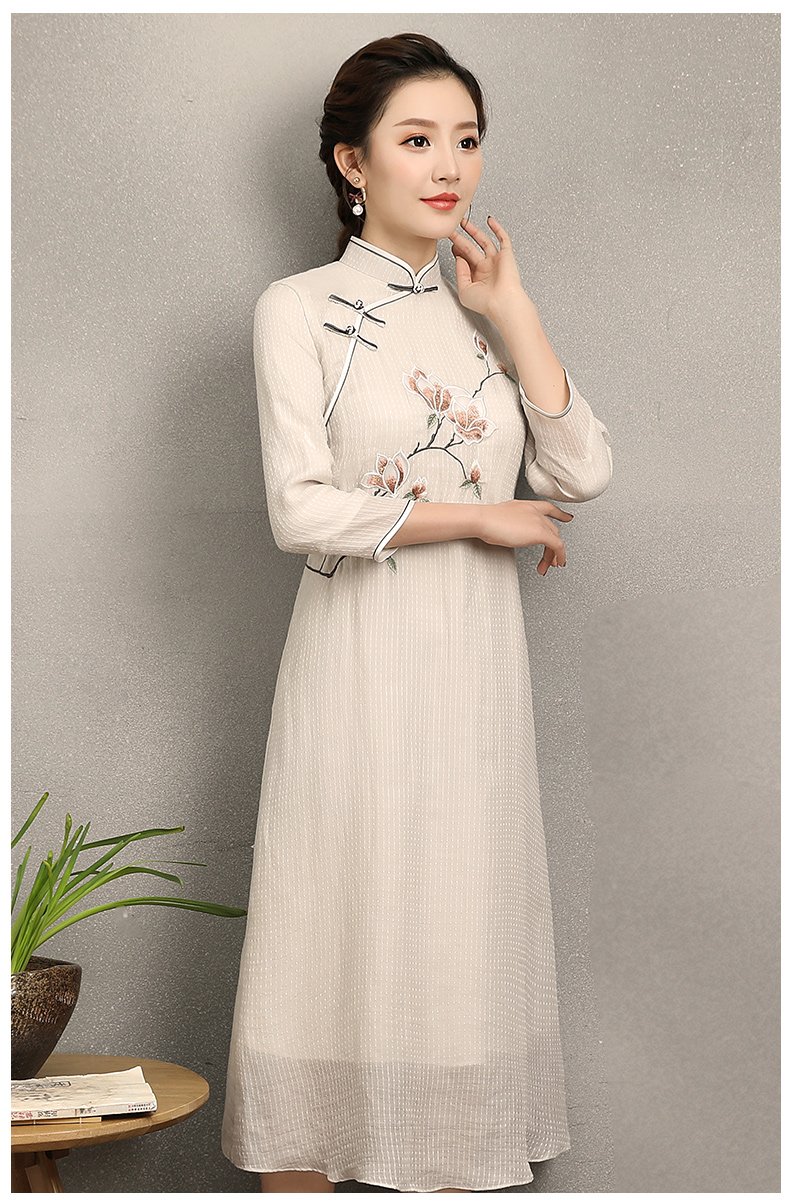 蘭花刺繡素雅旗袍，米白色中長款旗袍裙