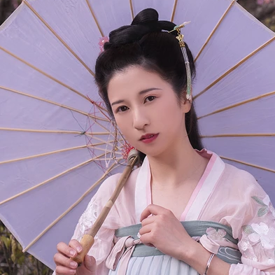 桃花粉黛帶傘女生頭像，唯美古風(fēng)真人頭像