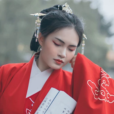 文藝紅衣帶團扇女生頭像，唯美古風(fēng)真人頭像