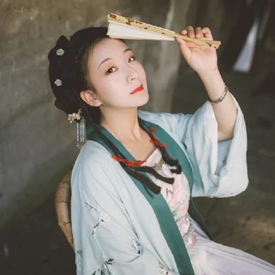 古典氣息帶傘女生頭像，唯美古風(fēng)真人頭像