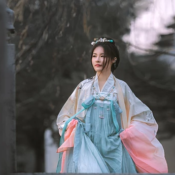 春風(fēng)飄逸女生頭像，唯美古風(fēng)真人頭像