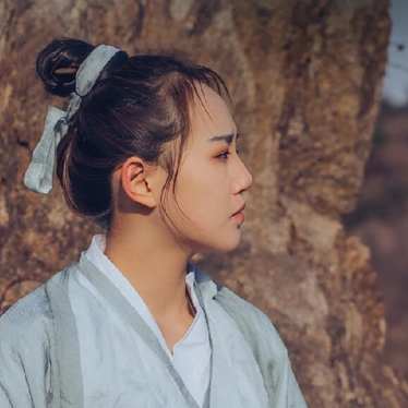 逍遙江湖帶兵器女生頭像，唯美古風(fēng)真人頭像