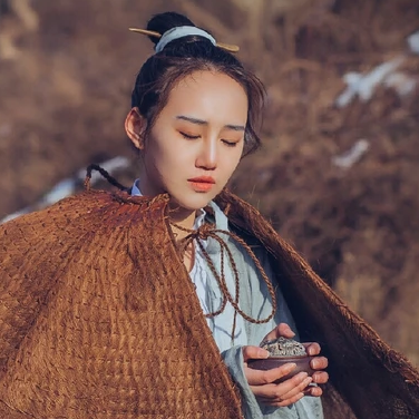 逍遙江湖帶兵器女生頭像，唯美古風(fēng)真人頭像