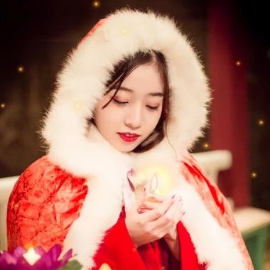 月色下放蓮花女生頭像，唯美古風(fēng)真人頭像