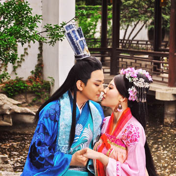 桃花飛舞甜蜜情侶頭像，唯美古風真人頭像