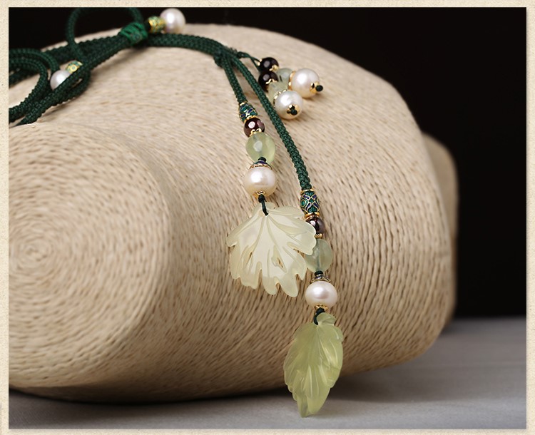 舞汐羽項鏈:復(fù)古岫玉葉子吊墜毛衣鏈項鏈