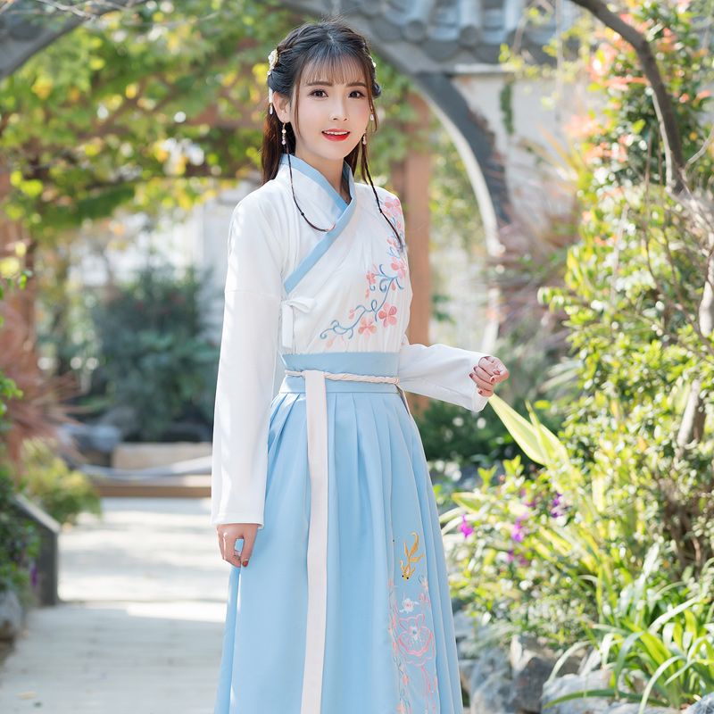 藍白古裝繡花漢服，改良漢服斜交齊腰襦裙