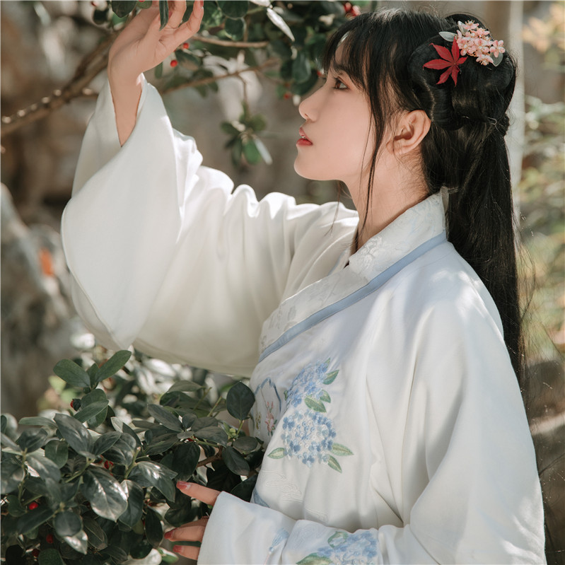 精致紫陽扇香圖案繡花漢服，清新交領(lǐng)襦裙?jié)h服