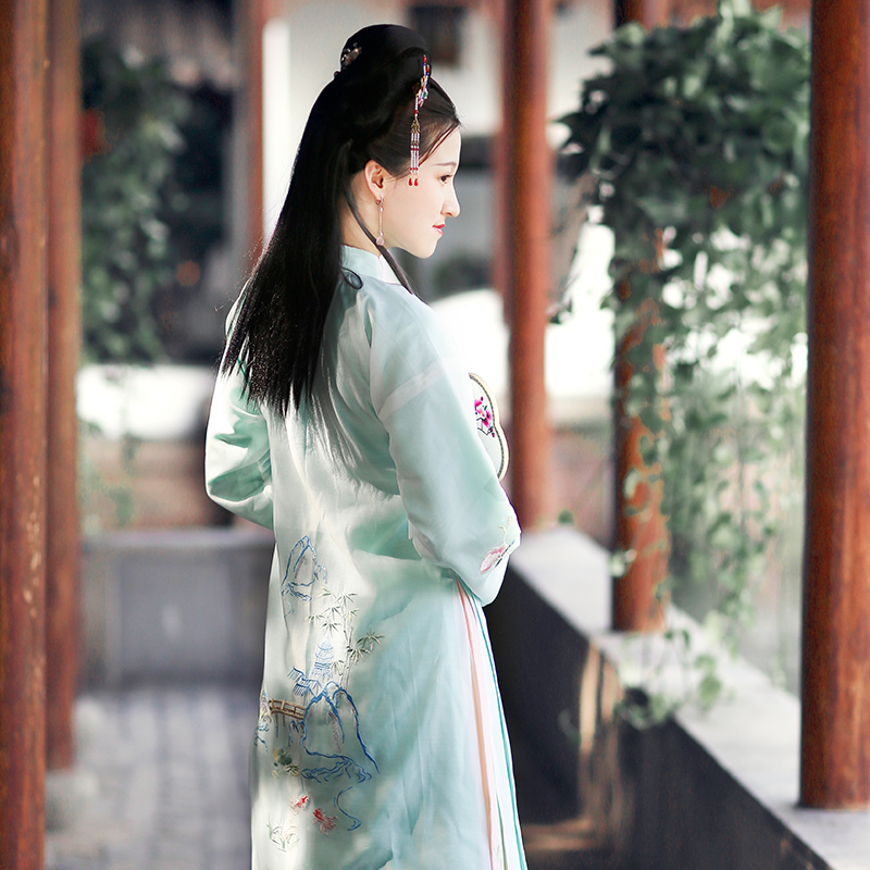 詩(shī)意韻味襦裙?jié)h服，淡雅刺繡立領(lǐng)古風(fēng)漢服