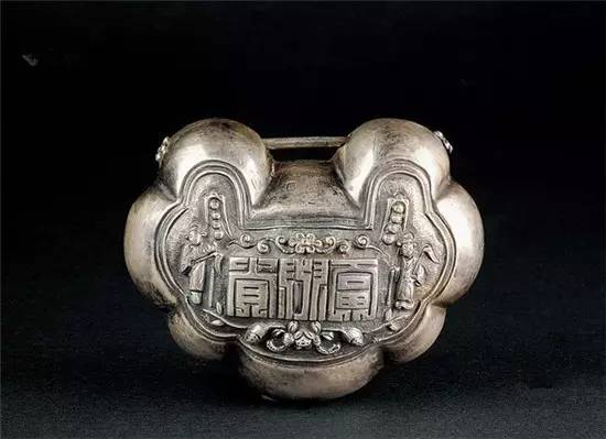 古老的美好祝福飾品:巧奪天工的長(zhǎng)命鎖