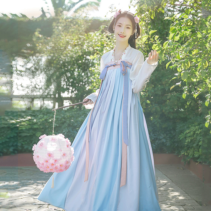 杏花林齊胸襦裙?jié)h服，清新配色花朵漢服圖片
