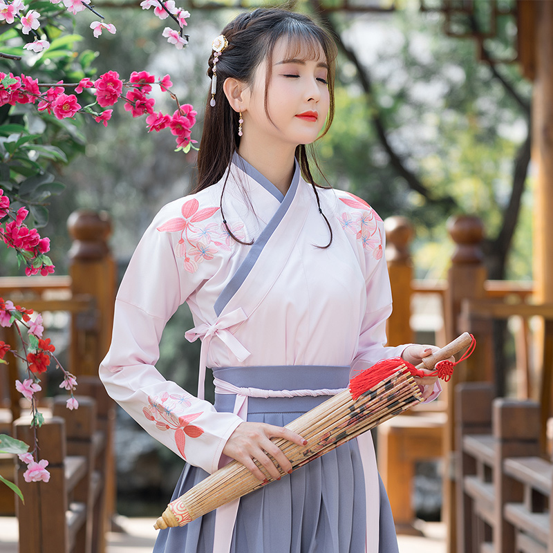 日常改良交領(lǐng)刺繡漢服，優(yōu)雅民族風(fēng)漢服圖片