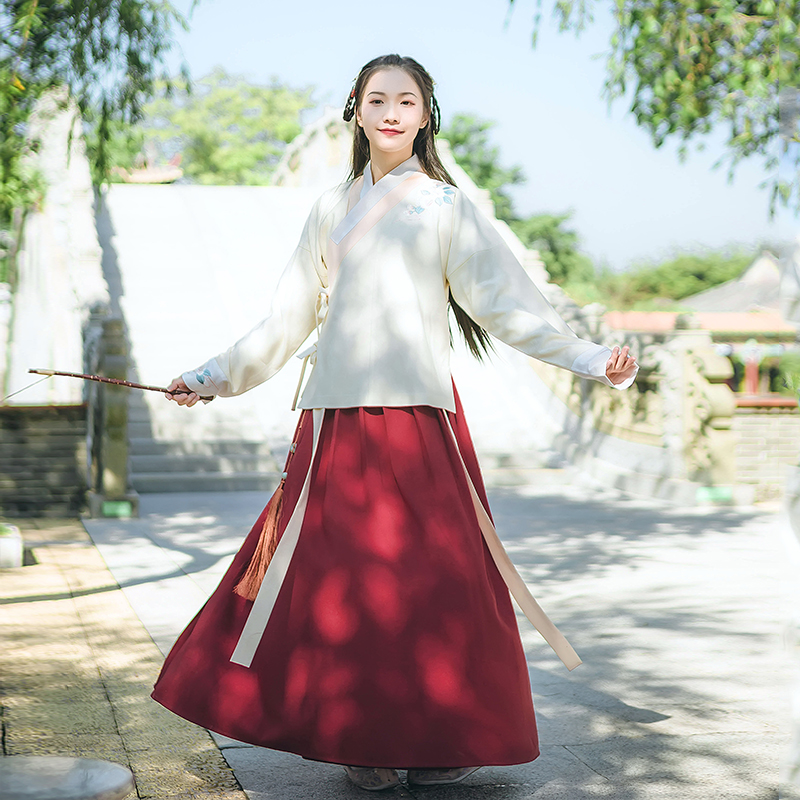 靈動詩意繡花交領漢服，清新古典撞色漢服圖片