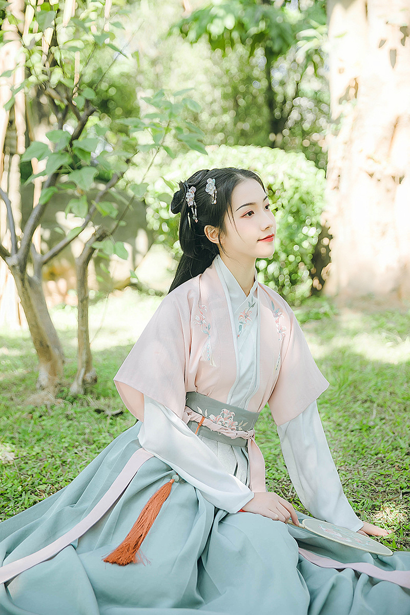 鈴瑤花齊腰襦裙?jié)h服，小清新花枝刺繡漢服圖片