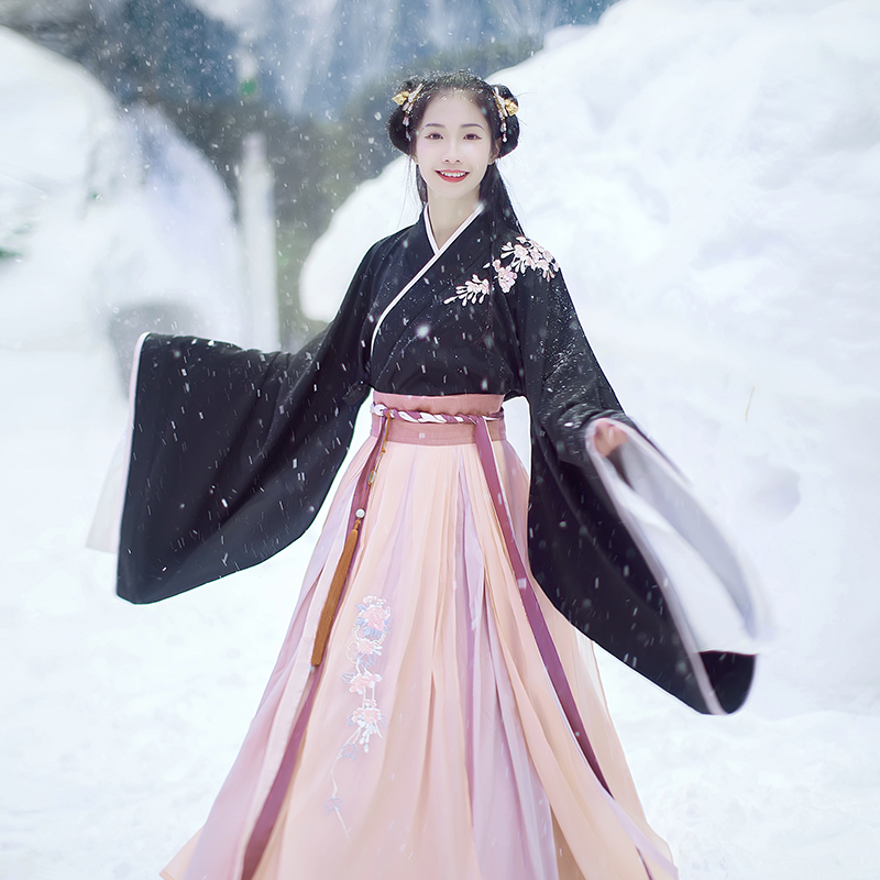 折扇刺繡大袖交領(lǐng)襦裙?jié)h服，端莊牡丹繡花漢服