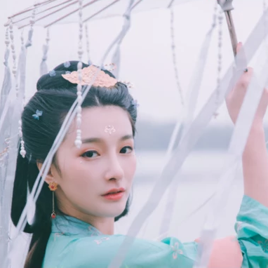 優(yōu)雅持傘女生頭像，唯美古風(fēng)真人頭像