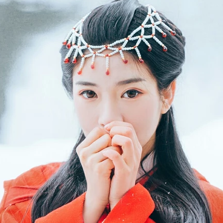 優(yōu)雅紅衣白雪女生頭像，唯美古風(fēng)真人頭像
