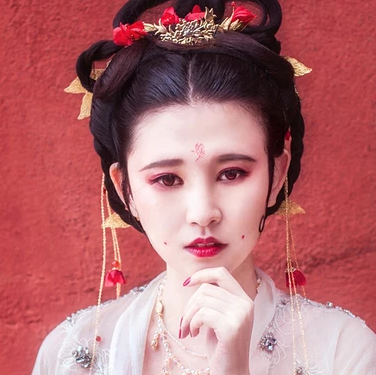嬌艷朱紅女生頭像，唯美古風(fēng)真人頭像