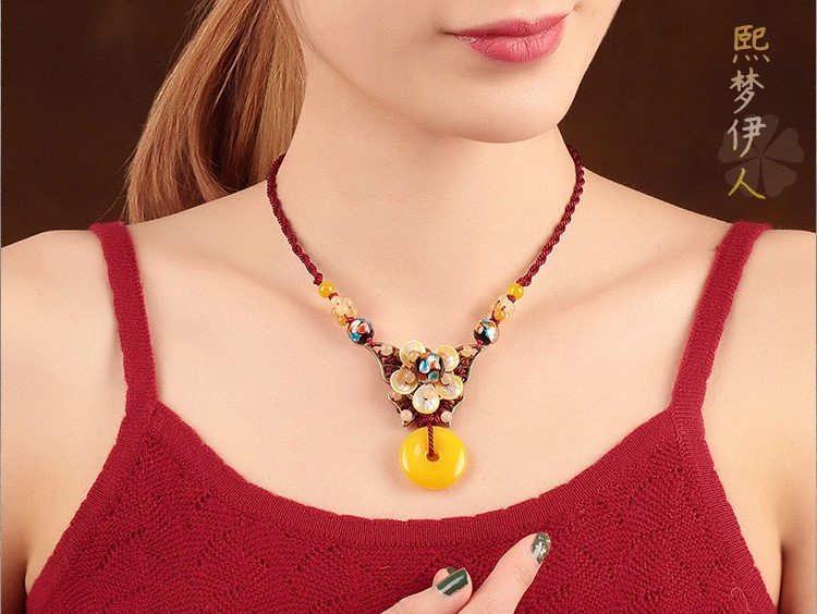 紅繩平安扣吊墜鎖骨鏈，古風(fēng)貝殼花朵項(xiàng)鏈?zhǔn)罪? src="/wenxue/d/file/bigpic/190404/04/13-1P316100233-50.jpg" / data-fcY8="S33t42"><br / data-huuq="40TJ3w">
	<img alt=