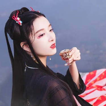優(yōu)雅喝酒女生頭像，唯美古風(fēng)真人頭像