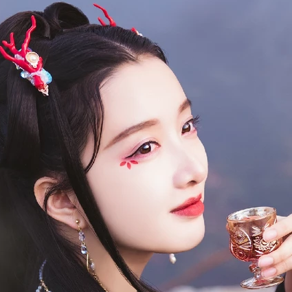 優(yōu)雅喝酒女生頭像，唯美古風(fēng)真人頭像