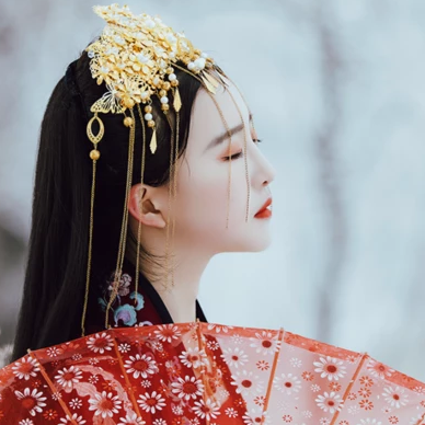 花嫁衣裳女生頭像，唯美古風真人頭像