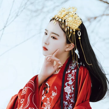 花嫁衣裳女生頭像，唯美古風真人頭像