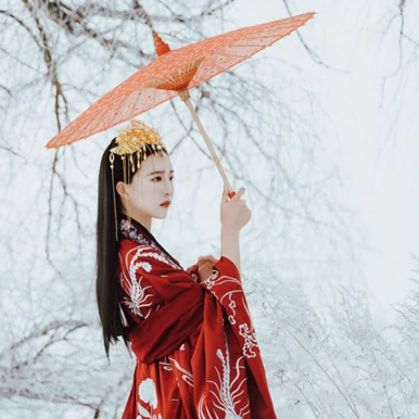 花嫁衣裳女生頭像，唯美古風真人頭像