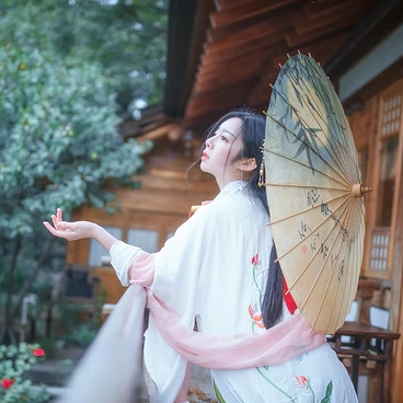 淡雅韻味帶傘女生頭像，唯美古風(fēng)真人頭像