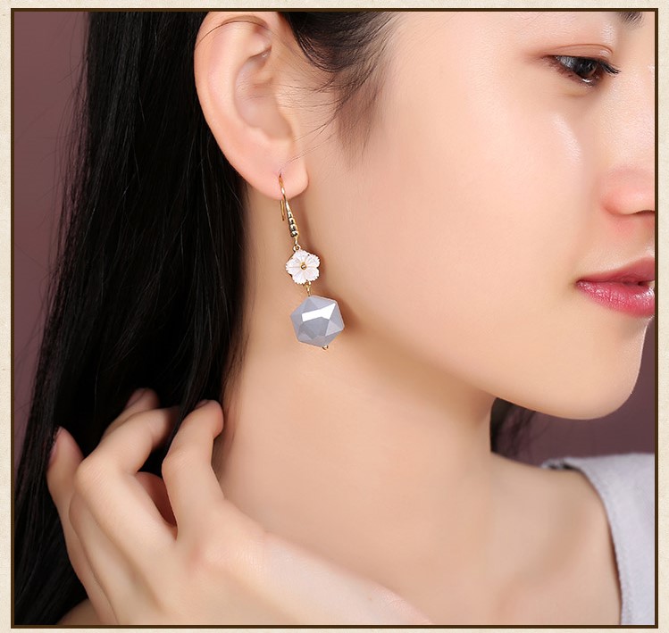 精致菱歌耳環(huán)，別致氣質(zhì)花朵耳環(huán)首飾