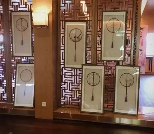 一把中國(guó)團(tuán)扇：輕羅小扇撲流螢