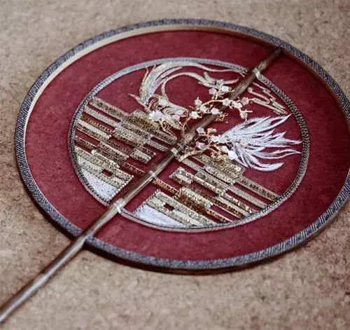 一把中國(guó)團(tuán)扇：輕羅小扇撲流螢