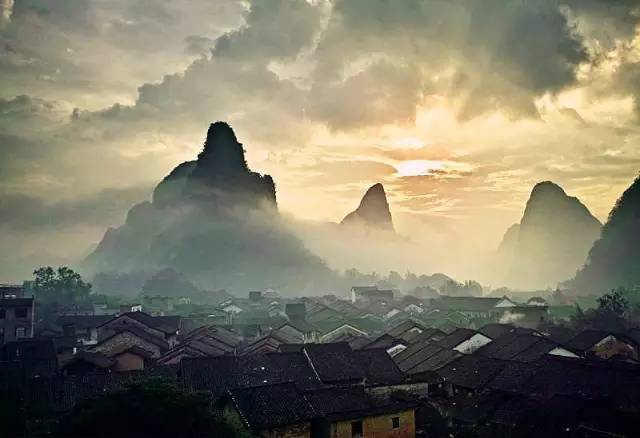 中國古鎮(zhèn)：淺析32個(gè)中國最美古鎮(zhèn)！