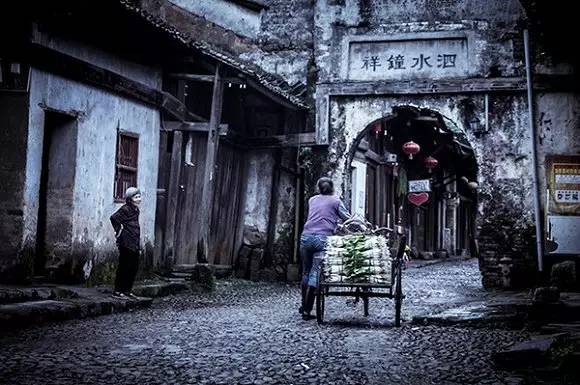 中國古鎮(zhèn)：淺析32個(gè)中國最美古鎮(zhèn)！