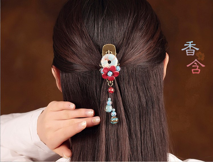 嬌雅動(dòng)人發(fā)夾，花香紅色古風(fēng)頭飾