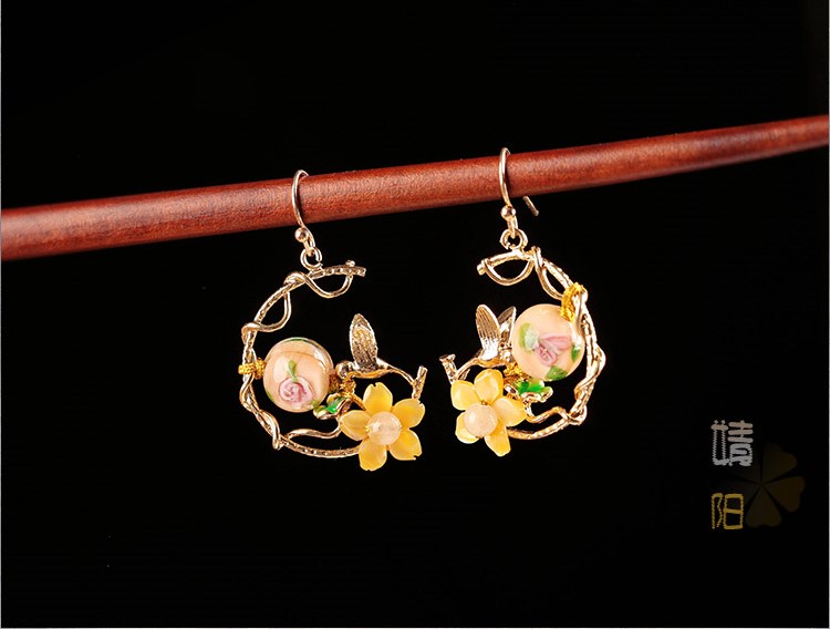 華貴典雅閃閃耳環(huán)，清新淡黃花朵耳環(huán)首飾