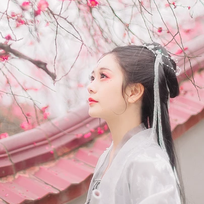 滿溢花香文藝女生頭像，唯美古風真人頭像