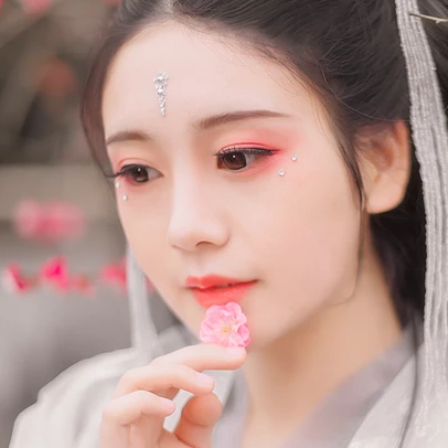 滿溢花香文藝女生頭像，唯美古風真人頭像