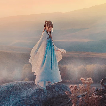 古典優(yōu)雅帶團(tuán)扇女生頭像，唯美古風(fēng)真人頭像