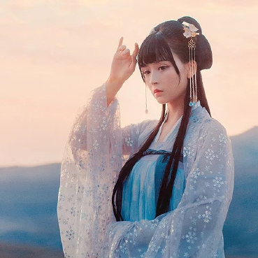 古典優(yōu)雅帶團(tuán)扇女生頭像，唯美古風(fēng)真人頭像