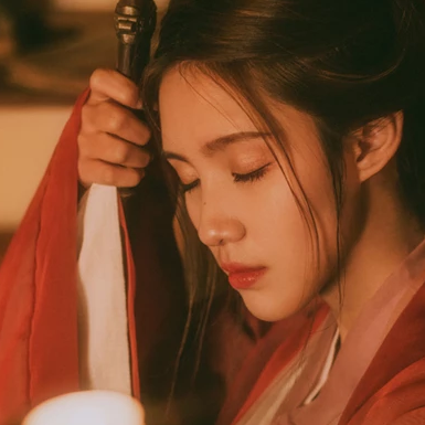 紅衣傷感喝酒女生頭像，唯美古風真人頭像