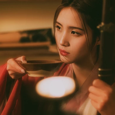 紅衣傷感喝酒女生頭像，唯美古風真人頭像