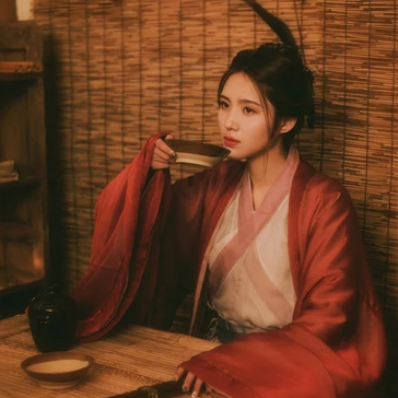 紅衣傷感喝酒女生頭像，唯美古風真人頭像