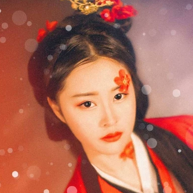 紅梅拂面女生頭像，唯美古風真人頭像